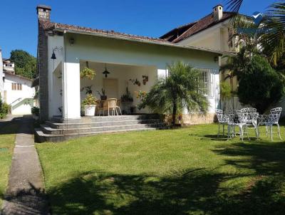 Casa para Venda, em Petrópolis, bairro Castelanea, 4 dormitórios, 3 banheiros, 1 suíte
